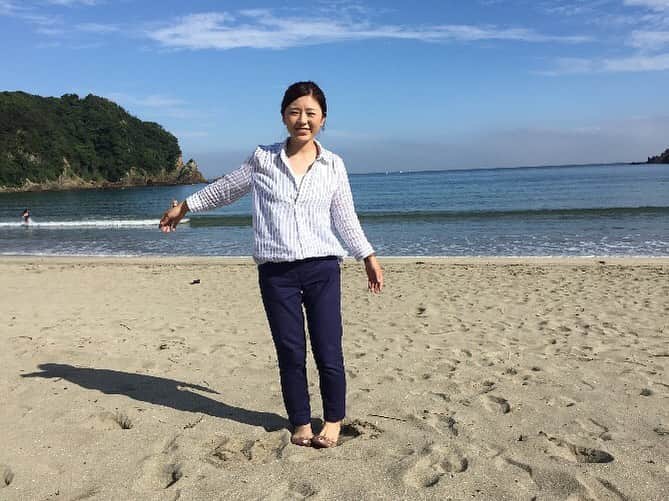 女子アナ47のインスタグラム：「. こんにちは、47発信プロジェクトです！本日は大下佳菜アナウンサーが『夏イズ海！』をお届けします！ . みなさま、はじめまして。 静岡県出身の大下佳菜です。 NHK長野放送局、NHK静岡放送局でキャスターをしていました。 これから地元静岡県、そして５年間過ごした信州の魅力をたくさんお伝えしていきたいと思います。どうぞよろしくお願い致します。 今回ご紹介するのは、静岡県南伊豆町です・・・・・・ . 続きはトップページのリンクから『47発信プロジェクト』へ！ . #47発信プロジェクト #アナウンサー #フリーアナウンサー #女子アナ #女子アナ47 #地方創生 #地方創生アナウンサー #マッチングサイト #マッチングサービス #47発信プロジェクト #静岡県 #大下佳菜 #夏 #海」
