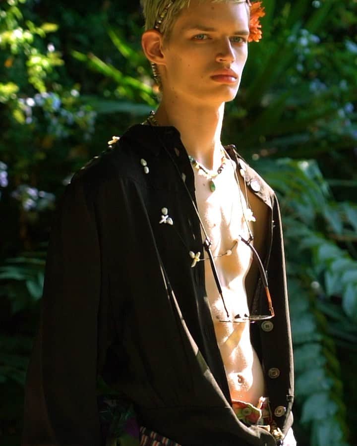 Shun Watanabeのインスタグラム：「🌻Neo Hippies Life🌻 Videography @atsukiito_  Photography @ibuki_k  Hair @kellypeachbeauty  Make up @alexanhernandez  Model @maxwellkazakoff @imgmodels  Clothing from @replika_vintage And @pleaseandthankyoustore  @newsiancom  Creative Direction and Styling @shun_watanabe  Thank you @imgmodels LA team @kristenjanwong @mimiyapor @kjohn_lasoul」