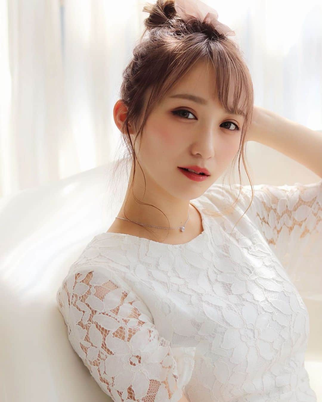 伊藤愛真さんのインスタグラム写真 - (伊藤愛真Instagram)「. 先日の撮影会 sold outありがとうございました😬🤞🏻 . 告知です！ ツイッターで一足先に言ったけど 8/31 22:00〜VR体験生放送！肝試しします👻 結構本気でビビり発揮するかもしれんwww . 詳しくはTwitterみてねっ . おばけっ」8月27日 16時18分 - __emagram