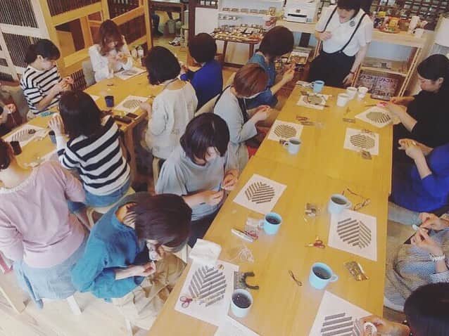 Gero City【下呂市公式アカウント】さんのインスタグラム写真 - (Gero City【下呂市公式アカウント】Instagram)「#Repost @mirairo.gero with @get_repost ・・・ Gero Organic Workplace が キッズデザイン賞受賞🏆 . 名古屋大学と下呂市で、2014年から2019年にかけて検証・実践された「子連れコワーキングスペース」が第13回キッズデザイン賞を受賞しました！！ . 「こどもと過ごす事」と「働く事」を同時にサポートする空間をつくる名古屋大学での実証実験と、下呂オーガニックワークプレイスのデザイン . 本日も16時まで開館しています☕︎ アクセサリーやお菓子の販売もしていまので、お気軽にお立ち寄りください♬ . . #みらいろ#下呂市#コワーキングスペース#キッズデザイン賞#キッズスペース#下呂オーガニックワークプレイス#子育てママ#子育て世代#子育て#ワーママ#自然#癒し#下呂アンバサダー#gero #gerostagram #gifu #田舎暮らし#移住」8月27日 16時53分 - gerostagram