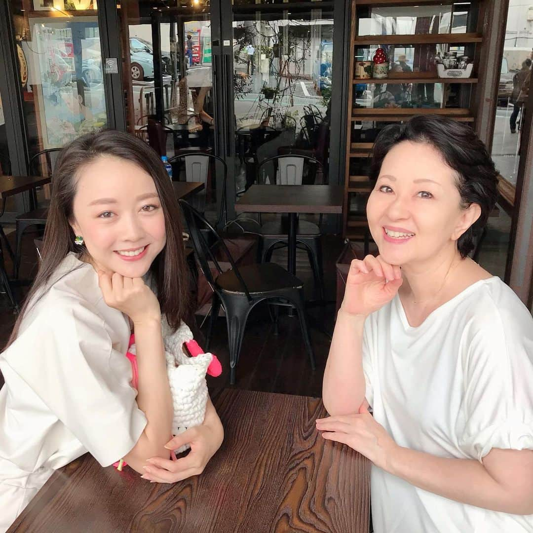 畑中葉子さんのインスタグラム写真 - (畑中葉子Instagram)「映画館を出て「綺麗な子がいるなぁ〜」と思って見たら、女優の瑛蓮ちゃんだったよ!! ・ ・ #瑛蓮 ちゃん #偶然」8月27日 17時10分 - hatanaka_yoko