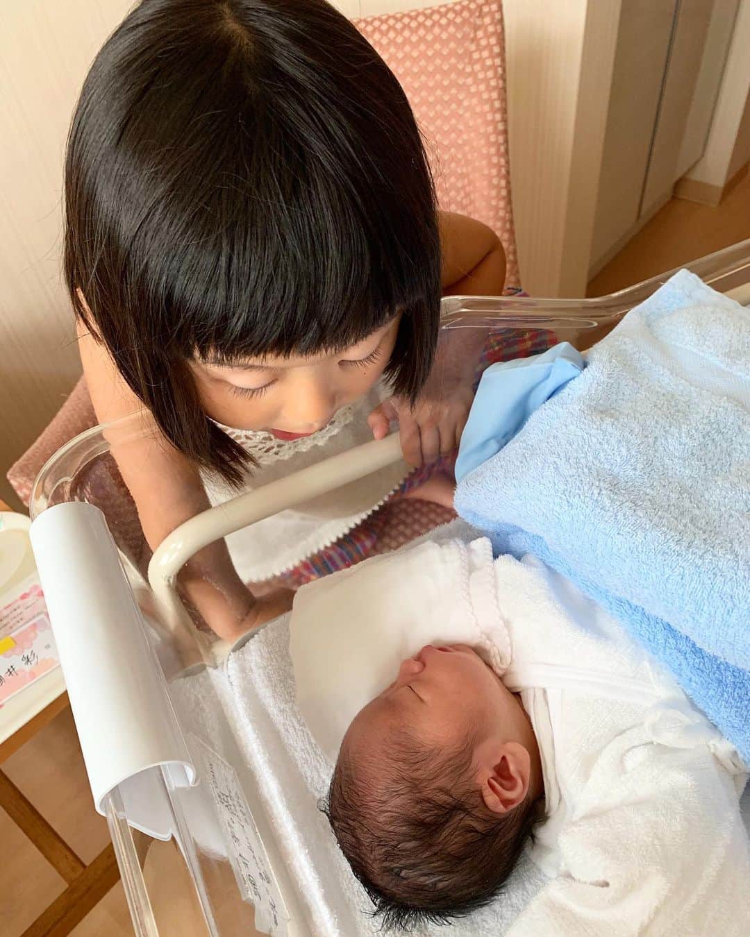 酒井宏樹さんのインスタグラム写真 - (酒井宏樹Instagram)「‪昨日、我が家に新しい家族が増えました。奥さん、そして日本で出産に関わってくれた全ての方に感謝です。‬ ‪これからより一層の責任感を持ち、公私共に頑張りますので応援の程宜しくお願いします！‬ , ‪Hier, le deuxième bébé est né au Japon.  Merci à ceux qui ont soutenu ma famille et ma femme🙏‬ #TeamOM」8月27日 17時24分 - hiroki.sakai_19
