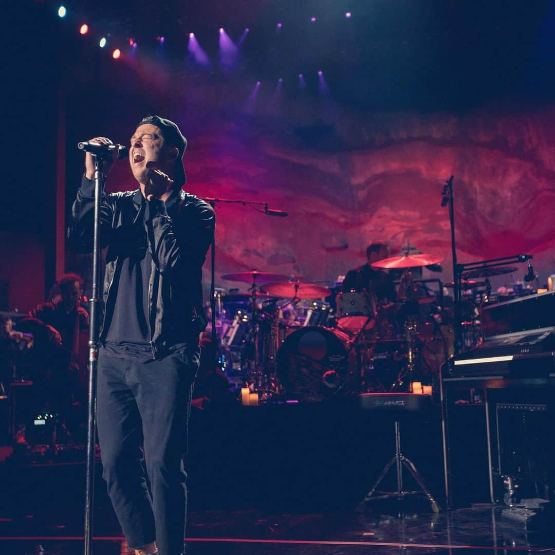 OneRepublicさんのインスタグラム写真 - (OneRepublicInstagram)「INCREDIBLE night at Red Rocks tonight. And we get to do it again tomorrow. 🤯 #1Rredrocks」8月27日 17時21分 - onerepublic