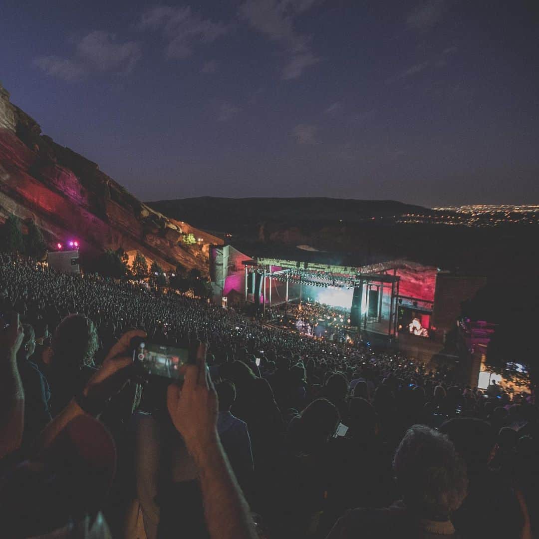 OneRepublicさんのインスタグラム写真 - (OneRepublicInstagram)「INCREDIBLE night at Red Rocks tonight. And we get to do it again tomorrow. 🤯 #1Rredrocks」8月27日 17時21分 - onerepublic