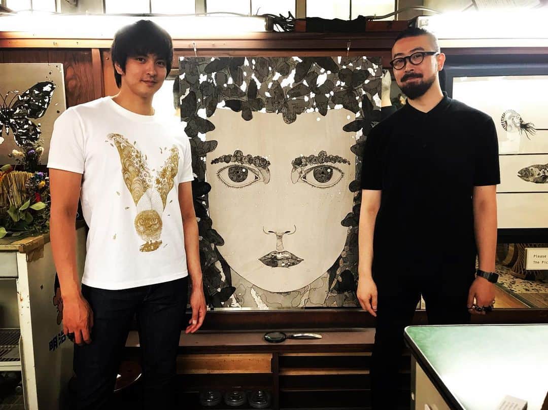 のインスタグラム：「今日は溝口にあるお風呂荘の展示会へ。 昔あるレトロな場所に、今この時を生きるアーティスト達の作品が作る不思議な空間でした。 明後日からは人生で初めてブータンに行ってきます🇧🇹」