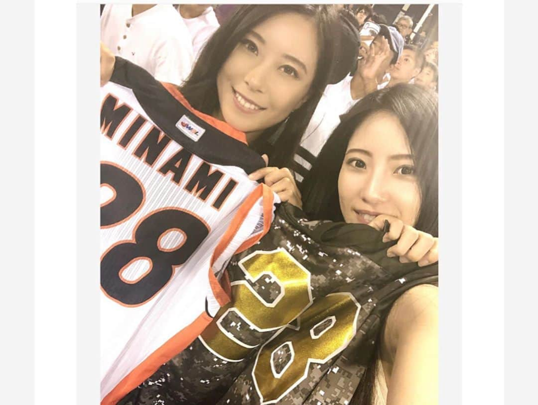 椿梨央さんのインスタグラム写真 - (椿梨央Instagram)「昨日は 美人すぎる 女子プロ野球選手 埼玉アストライア所属の みなみ(高塚南海)選手と 高校日本代表 vs 大学日本代表 侍ジャパンの試合を 見てきました！！ 試合は取っては 取られてまた取ってと 両チーム譲らない 試合展開で とても見応えが ありました！  みなみちゃんとは 同い年で、 同じ背番号28で 170センチ越えの長身で 右投げ右打ちで 炭酸好きで よく食べる。 髪型似てて 顔もおこがましいですが  似てると言われており めちゃくちゃ嬉しいのです😂💕 こんなに綺麗なのに 野球やってる姿は カッコよくて手をみると 努力してるのだとすぐ わかりました。 私もいい刺激うけたよ🤤  みんな応援して下さい♪♪ 本当さばさばしてて 喋ると止まらんし 楽しかった^^ めちゃくちゃ プライベートな 時間をありがとう😊 オフには旅行に行こうね✈️♨️ #野球 #女子野球 #野球女子 #女子プロ野球 #草野球 #拡がれ女子野球 #拡がれ女子プロ野球 #高校日本代表 #大学日本代表 #埼玉アストライア #天晴 #美人すぎる女子プロ野球 #みなみ 選手 #椿梨央  @southsea28  応援、フォローしてね✨」8月27日 17時34分 - rio_tbk