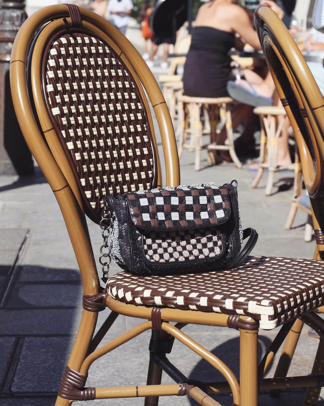 ジャマンピュエッシュのインスタグラム：「For fashion lovers, the Guimard bag features classic Parisian patterns recreated through intricate embroidery.  #jaminpuech #inspiration #fashion #bag #style #paris #bags #embroidery #pfw #fw19 #paris」