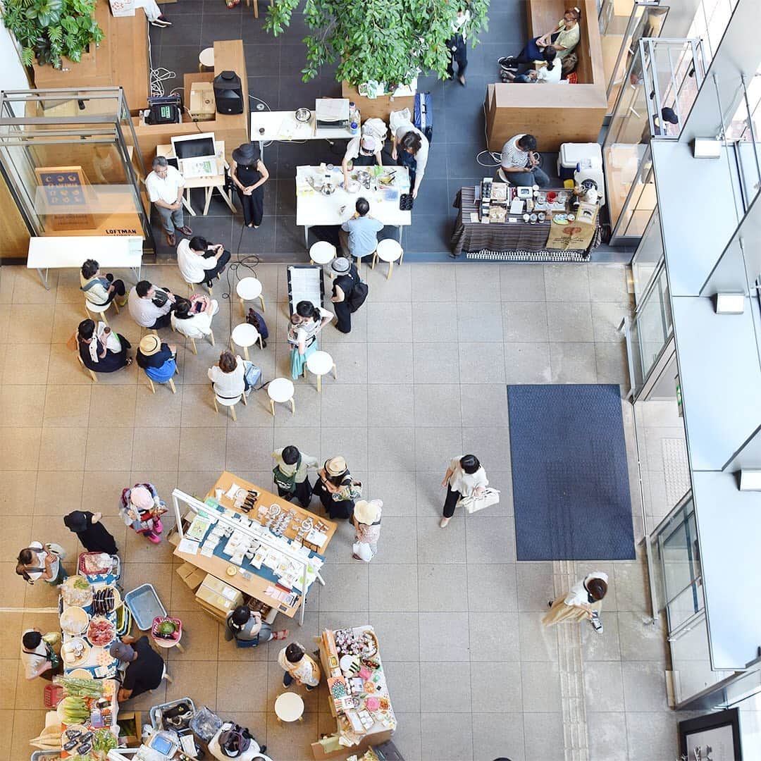 のインスタグラム：「ブログを更新しました🚩 . 先日行われましたイベント「Glutenfree Market by大阪ぐりぐりマルシェ」の模様をレポート🌿 . 下記または @e_ma.official TOPのURLからご覧いただけます👉🏻📱 . イーマ公式ブログ「いい毎日ヨ！」 https://e-ma-blog.goat.me/kvuuxUsHhS . . . #goat_blog #ブログ更新 #大阪ぐりぐりマルシェ #ぐりぐりマルシェ #マルシェ #marche #マルシェイベント #食 #産直野菜 #産直 #cafe #cafe部 #カフェ #cafe巡り #グルテンフリー #glutenfree #ヴィーガン #vegan #cake #sweets #マルシェ #marche #workshop #ワークショップ #イベント #週末イベント #event #梅田 #大阪 #イーマ」
