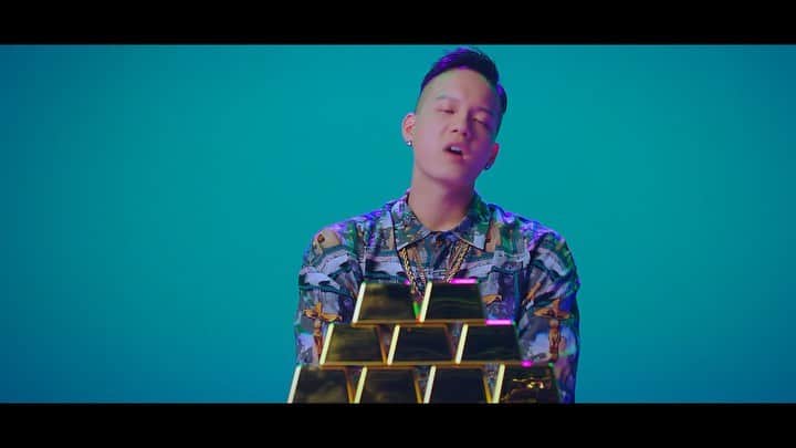 プニエル のインスタグラム：「https://youtu.be/USlrvoGQGEc  #Flip is out now on all streaming services ! Link to the MV will be in my stories and bio! @realisshoman thank you so much once again for the feature! 🙏  Flip 이제 나왔습니다!! 뮤비는 스터리즈와 바이오에 있습니다! 빈지노형 피쳐링 해줘서 너무 고마워 🙏」