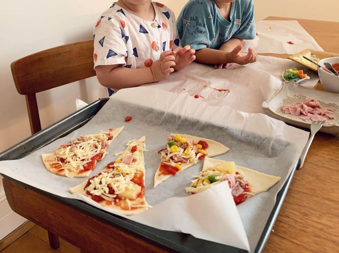 MEGのインスタグラム：「友人宅でキッズピザ作り🍕」