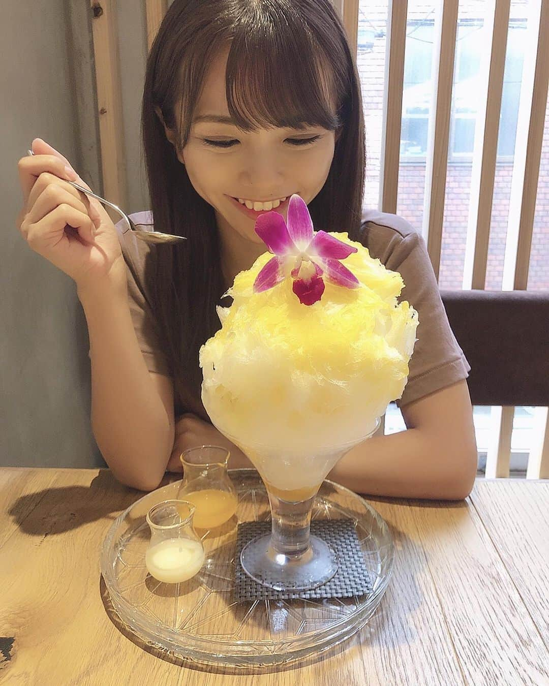 磯佳奈江さんのインスタグラム写真 - (磯佳奈江Instagram)「家族が大阪に来てくれた🥺﻿ ホッとするし、落ち着く🥺﻿ 1人は寂しいよー。﻿ ﻿ 一緒にかき氷食べた🍧🍧🍧💚﻿ ﻿ #カフェ #かき氷 #マンゴー #チーズロイヤルミルク #裏難波 #大阪 #1人暮らし」8月27日 18時09分 - isochan89