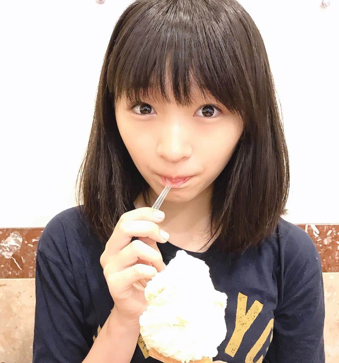 前野えまさんのインスタグラム写真 - (前野えまInstagram)「今日はジェラートの日だそうです🍨 ミルク味のジェラートを食べました😋  #ジェラート #ミルク味 #ミルク #ジェラートの日 #おいしかった #美味しかった #前野えま #みんなでおこそうfavo革命」8月27日 18時12分 - maeno_ema