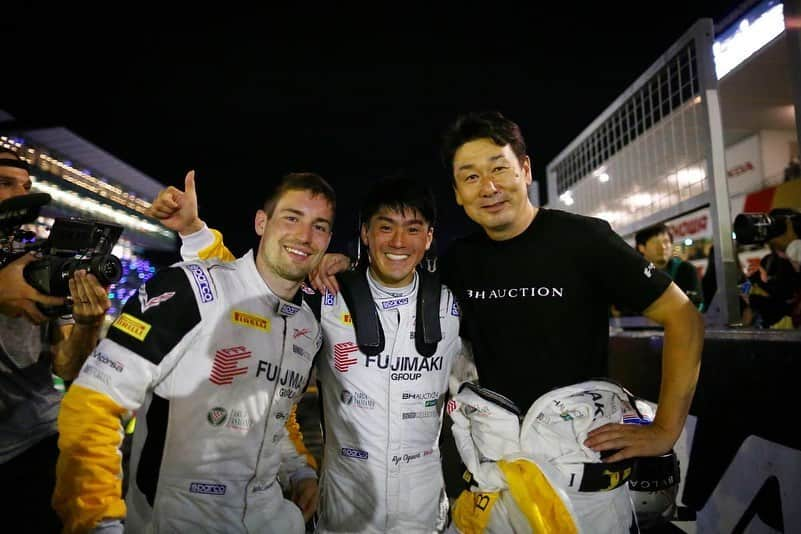 小河諒さんのインスタグラム写真 - (小河諒Instagram)「I’m proud of them🤝😍🤝 we are family!  Next, let's get the real first place!! 鈴鹿10Hを共に戦ってくれた仲間に感謝！ 最高のメンバーです。 ありがとう！  #bingosports  #callawaycompetition  #corvette #suzuka10h」8月27日 18時13分 - ryo_ogawa_