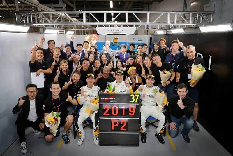 小河諒さんのインスタグラム写真 - (小河諒Instagram)「I’m proud of them🤝😍🤝 we are family!  Next, let's get the real first place!! 鈴鹿10Hを共に戦ってくれた仲間に感謝！ 最高のメンバーです。 ありがとう！  #bingosports  #callawaycompetition  #corvette #suzuka10h」8月27日 18時13分 - ryo_ogawa_