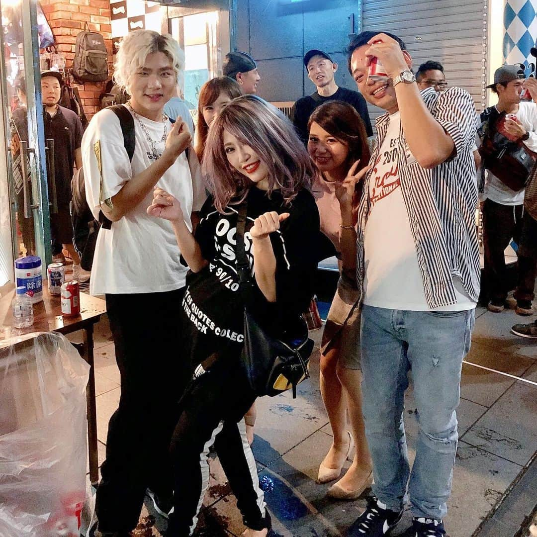 DJ YURINAさんのインスタグラム写真 - (DJ YURINAInstagram)「#launchparty 🎉 道端ビアガーデン🍻🍻 . 裏原がすごぃことなってた😎😎😎 #いつもありがとうございます 身の回りの方のご縁に感謝です。 #裏原ストリート #ビアガーデン #dj #djyurina #weekend #fashion #streetfashion  #blackanny #ootd #harajuku  #harajukukawaii  最近仕事ひはかっこよく。 休みのひは女性らしく。 あとは適材適所。」8月27日 18時19分 - dj_yurina_tokyo