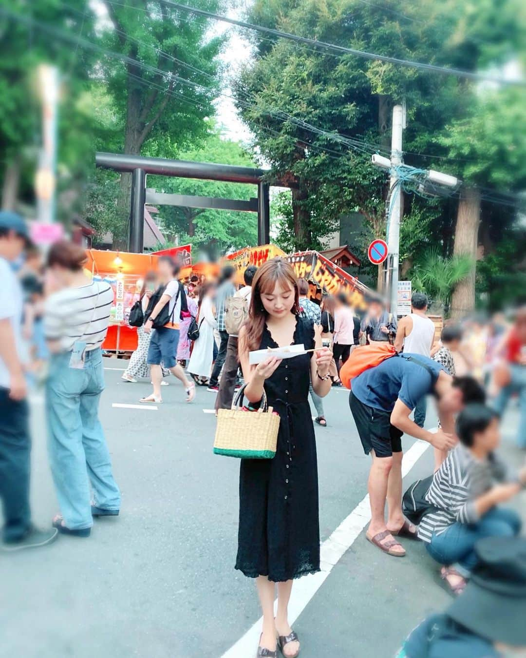 西村笑花さんのインスタグラム写真 - (西村笑花Instagram)「🍧 ・ ・ 先日のお休みは少しだけお祭りに行けた🥰 人が多すぎてすぐ退散したけど お祭り気分味わえて楽しかったなぁ❣️✨ ・ お知り合いの方からプレゼントで頂いた @cloudy.tokyo のカゴバッグ初おろししてるんるんでした❤︎ #summerfashion #cloudy #basketbag #カゴバッグ #カゴバッグコーデ #お祭り #えみかぐるめ」8月27日 18時23分 - emika_nishimura