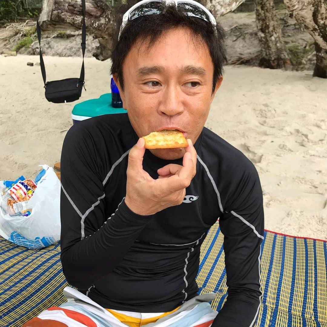 菊地浩輔さんのインスタグラム写真 - (菊地浩輔Instagram)「浜ちゃんの休日の最新動画が 今月30日から大阪チャンネルで配信開始！！ マレーシア・ランカウイ島での 模様をインスタと合わせてお楽しみ下さーーーい！！ #大阪チャンネル #ダウンタウン #浜田雅功 #浜ちゃん #マレーシア #ランカウイ島 #ビーチ #海 #リゾート」8月27日 18時33分 - okikusaaan