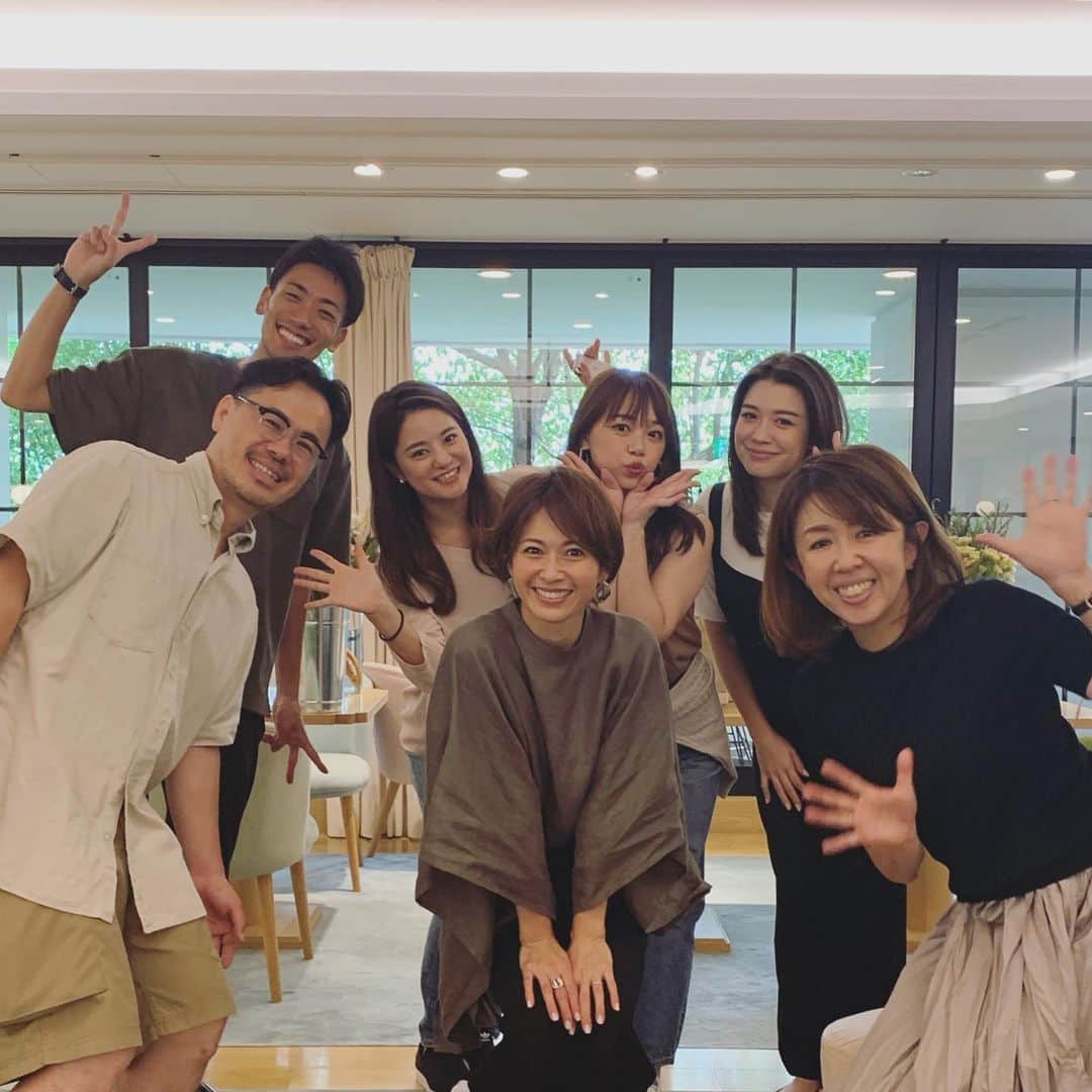 畑野ひろ子のインスタグラム：「@story_love40 の撮影。 @willgarden_official も参加させて頂きました😊🙏 カメラマンの木寺さん、ありがとうございました😊  #storymagazin #willgarden」