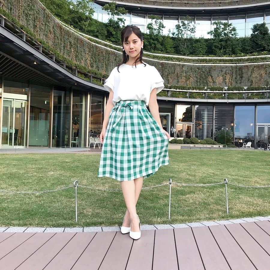 今井美桜さんのインスタグラム写真 - (今井美桜Instagram)「＊ 8月のお天気衣装🍉 ブランドタグ付けしています お世話になりました！ .  そして、今週は実習のためお休み頂いてます。 9月からまたよろしくお願い致します🤲」8月27日 18時38分 - mio_ima49