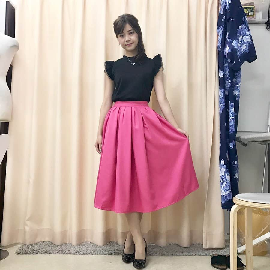 今井美桜さんのインスタグラム写真 - (今井美桜Instagram)「＊ 8月のお天気衣装🍉 ブランドタグ付けしています お世話になりました！ .  そして、今週は実習のためお休み頂いてます。 9月からまたよろしくお願い致します🤲」8月27日 18時38分 - mio_ima49