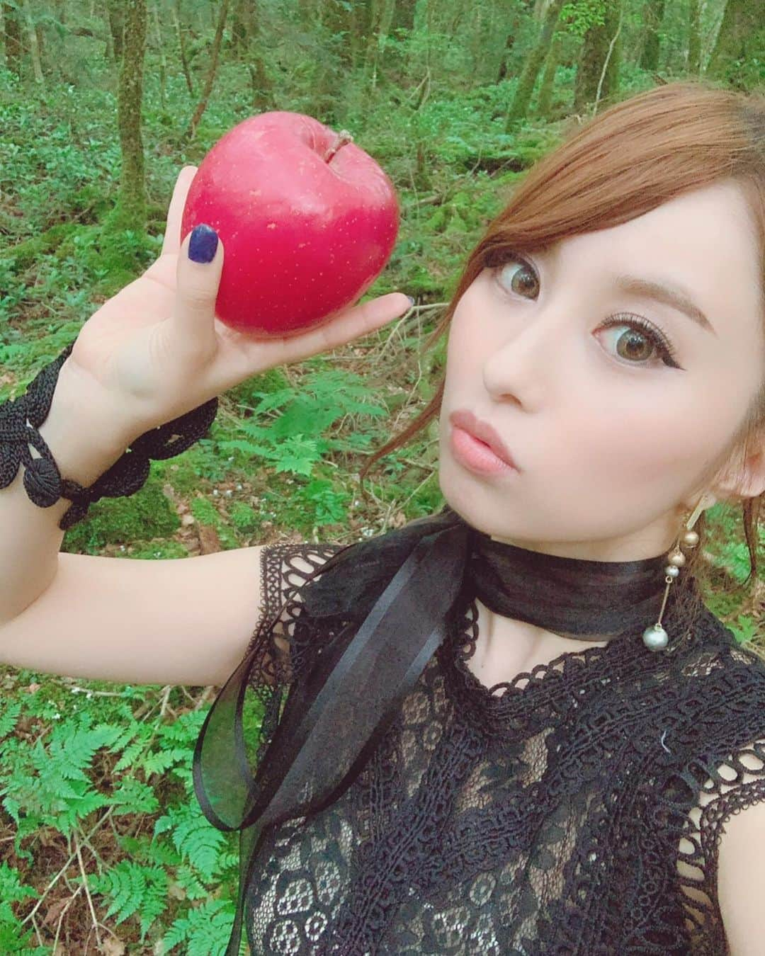 成瀬心美さんのインスタグラム写真 - (成瀬心美Instagram)「🍎 . . 今日は写真集 【here me】の オフショットを！ . . 樹海にて撮影した 白いウェディングドレスコーデとは 対象な 黒いここさん。 . . 同じページに対象的な 2人がいるカットは お気に入りです！ . . メイクさん スタイリストさん カメラマンさん 私を変身させてくれて ありがとうございます☺️ . . here me在庫少なくなってきたから 皆様是非買ってねー！！ . . #hereme #photo #black #樹海 #撮影 #写真集 #くろみん #instapic #instagood #instafashion #instagram #followｍe」8月27日 18時38分 - coco3ndazo