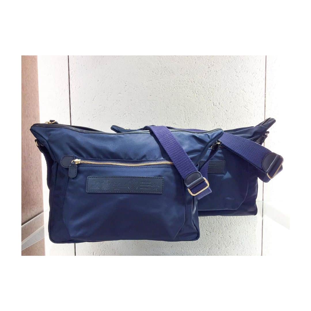 Felisi Japan 〔フェリージ〕さんのインスタグラム写真 - (Felisi Japan 〔フェリージ〕Instagram)「【フェリージ 西武池袋店】 . 西武池袋店では、今シーズンの新作商品が多数入荷してきております。また、当店限定カラーのバッグも4型入荷しております。どちらも落ち着いた配色でスタイリングしやすいバッグになっていますので、この機会にぜひ西武池袋店へお越し下さい。皆様のご来店心よりお待ちしております。 . Model No. 19/23/DS（L.Blue x L.Browwn） Model No. 19/24/DS（L.Blue x L.Browwn） Model No. 05/4/4/DS+A（Navy x Black） Model No. 9362/DS+A（Navy x Black） . . . #felisi #bag #totebag #shoulderbag #aw19 #shop #ikebukuro #フェリージ #トートバッグ #ビジネストート #ビジネスバッグ #通勤バッグ #ショルダーバッグ #限定カラー #西武池袋」8月27日 19時27分 - felisi_japan