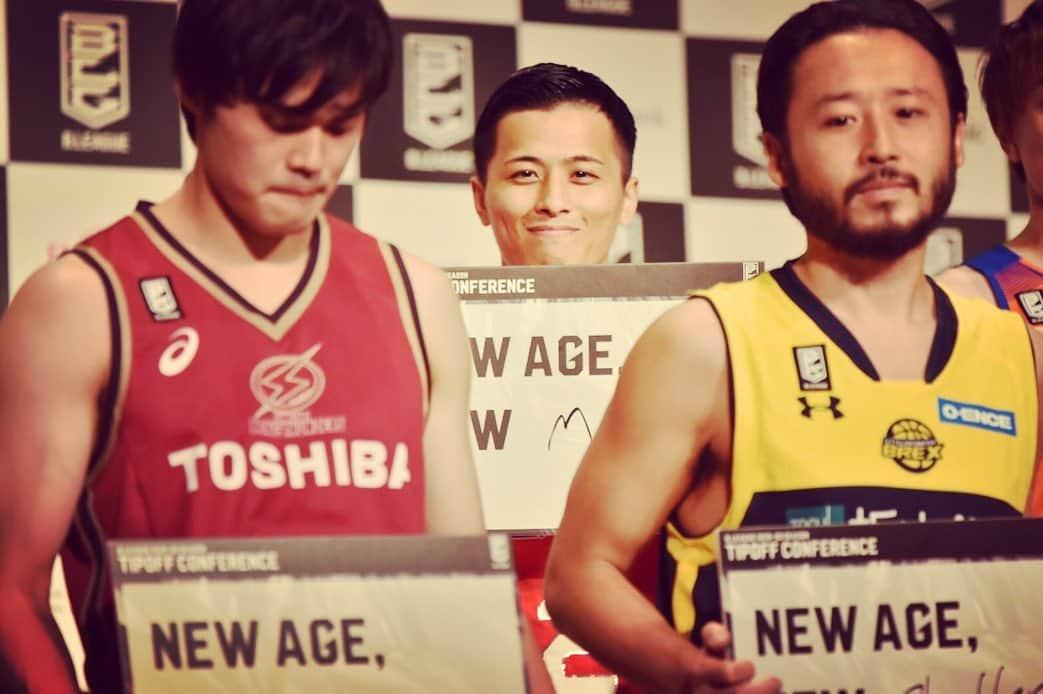 千葉ジェッツさんのインスタグラム写真 - (千葉ジェッツInstagram)「🏀Bリーグ TIPOFFカンファレンス2019🏀 #chibajets #Bリーグ #富樫勇樹 #笑顔からキリッとまで #そして後ろの2人のカメラ目線 #田渡選手 #伊藤選手 #ビーコル  #エヴェッサ #ありがとうございます」8月27日 19時29分 - chibajets_official