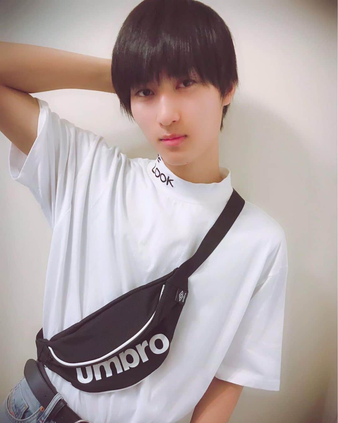 飯島颯さんのインスタグラム写真 - (飯島颯Instagram)「『umbro SHOULDER BAG BOOK』 宝島社8/26発売に掲載させていただいてます  大好きなサッカー関連でうれしいです⚽️ スペシャルアイテムのショルダーバッグはデイリーに活躍できる使い勝手の良さが気に入ってます  #superdragon#飯島颯#umbrojp#umbro」8月27日 19時34分 - hayate_kumakun_official