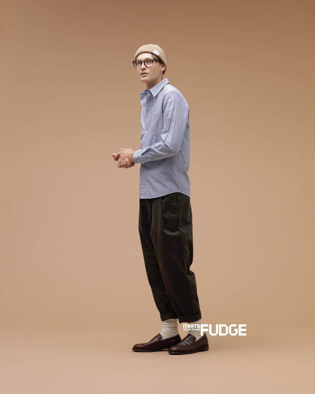 men'sFUDGE さんのインスタグラム写真 - (men'sFUDGE Instagram)「発売中men's FUDGEのシャツ企画より一枚。﻿秋に欠かせないシャツは"何を着るか？"も大切だけど、"どう着るか？"はもっと重要。﻿ ﻿ 今っぽいシャツ選び、そして着こなし方は最新号を確認してください。﻿ ﻿ まだ見ていない人は全国の書店、コンビニ、webでどうぞ。  #mensfudge #メンズファッジ﻿ #fudgemagazine #ファッジ﻿ #秋服 #autumnfashion﻿ #秋ファッション #秋コーデ﻿ #mensfashion #メンズファッション﻿ #ファッションコーデ﻿ #londonlike #ロンドンライク﻿ #shirt #シャツ﻿ #albin #アルビン﻿ #fashionmodel #ファッションモデル  photo:Akihiro  Furuya styling:Yoshiki Araki hair&make: Masa Kameda model:Albin edit:Toshiya Tsukui」8月27日 19時43分 - mensfudge