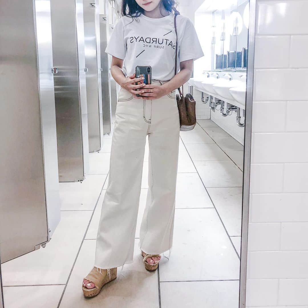 naho_7のインスタグラム：「. 📍#themetropolitan でのふく。笑 時間的に入場するかめっちゃ迷ったけど (だいたい美術館いくと半日くらいいるから笑) ほんっまにめちゃくちゃ良かった😢💓 特別展示も大興奮すぎたしグッズも大量購入。笑 みたかったの全部まわれて大大大満足！ #metcamp 💗 #あとこのTシャツ #ファミリーセールしてて #なんと19ドルで買えました爆 #スウェットも45ドルで即決でした #そして買った翌日に着る人」