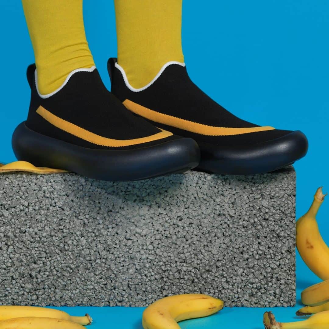 マルニさんのインスタグラム写真 - (マルニInstagram)「NATURE VS ARTEFACT. Introducing the new Marni Banana Sneakers, interpreted by artistic duo Christto & Andrew @christto_andrew.  #MarniInterzone #MarniFW19」8月27日 20時01分 - marni