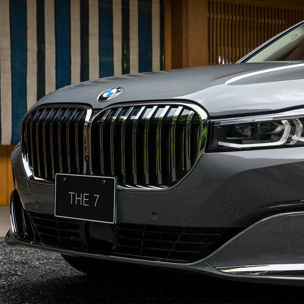 BMW Japanさんのインスタグラム写真 - (BMW JapanInstagram)「. ニューBMW 7シリーズ、登場。 . “THE 7”が放つ、気高く、威厳に満ちた風格は、究極のラグジュアリー・セダンであることを証明。 . 細部に宿る比類なき美学が、あなたに格別の愉悦と歓びをもたらします。 . @bmwjapan アカウントトップのURLをタップすると、BMW公式サイトより詳細をご覧いただけます。 . #THE7 #BMW #駆けぬける歓び #BMWJapan #BMWWorld #BMWPost #BMWgram #BMWlovers #BMWlife #BMWlove #BMWforlife #BMWcar」8月27日 20時02分 - bmwjapan