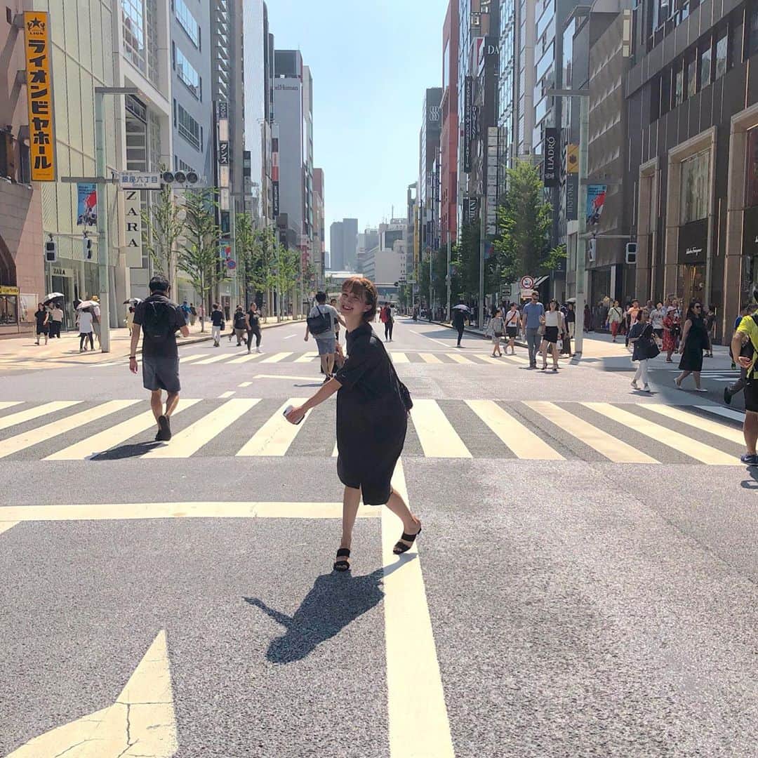 岡田ロビン翔子さんのインスタグラム写真 - (岡田ロビン翔子Instagram)「銀座が似合う女になるまでまだまだ時間がかかりそうです (歩行者天国に浮かれてる)」8月27日 20時04分 - i_am_robin0315