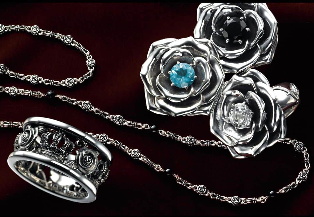 ジャスティンデイビスさんのインスタグラム写真 - (ジャスティンデイビスInstagram)「⠀ INNER BEAUTY & MY LOVE Rings ⠀ #justindavis  #ジャスティンデイビス  #rose #flower」8月27日 20時04分 - justindavis_jewels