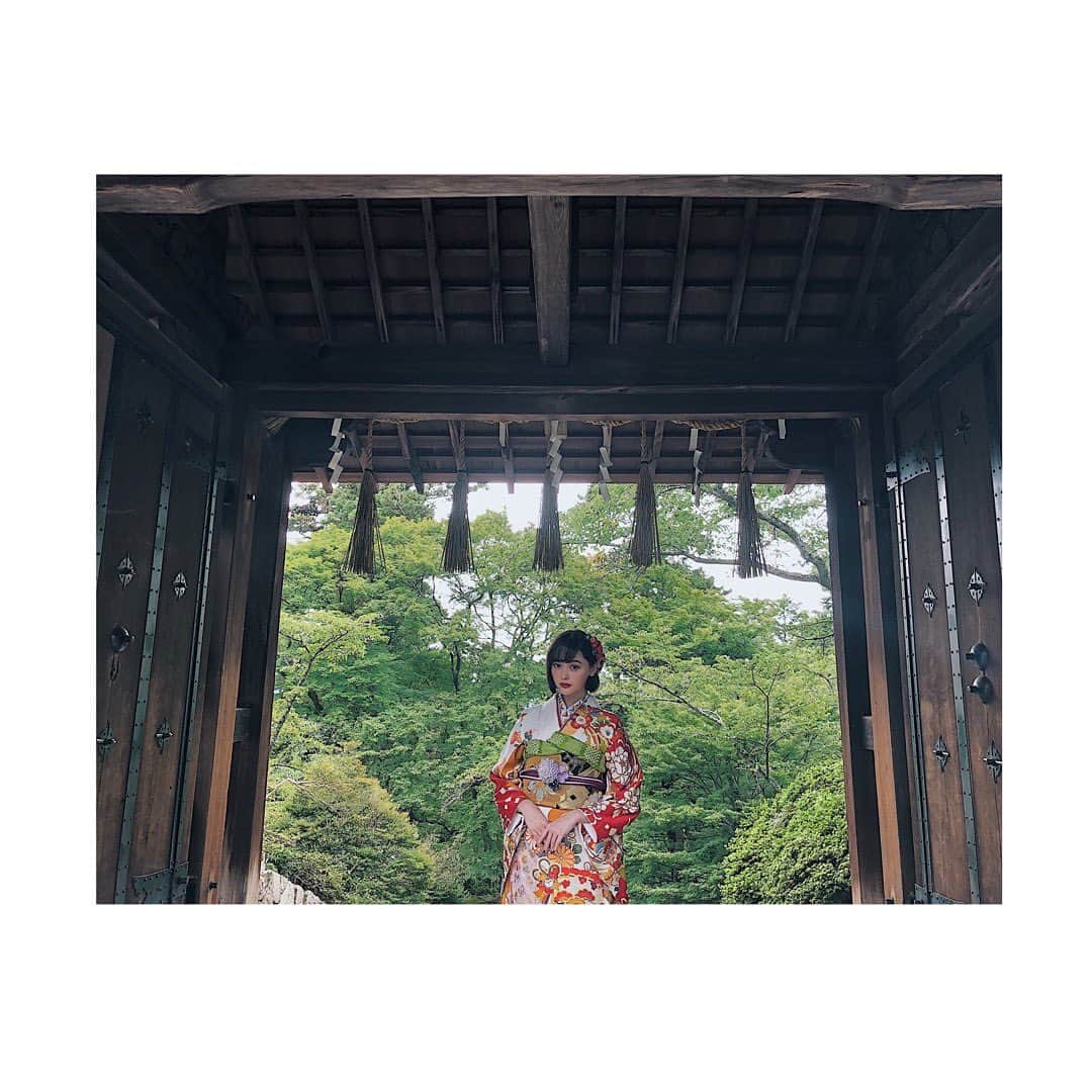 玉城ティナさんのインスタグラム写真 - (玉城ティナInstagram)「夏、浴衣は着れてないけれど、京都で 振袖の撮影をしてました〜🏊🏻‍♂️🏊🏻‍♂️🏊🏻‍♂️ #ハタチスタイル  3日間の撮影だったので合間においしいもの 食べたりしてお散歩したり、、 夕焼けが印象的でした。」8月27日 20時14分 - tinapouty