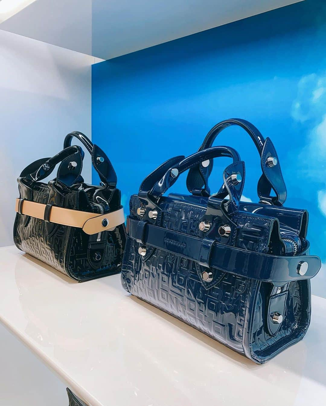 畑有里紗さんのインスタグラム写真 - (畑有里紗Instagram)「@LONGCHAMP  LA VOYAGEUSE の 新作ローンチパーティーでロンシャン銀座に 行ってきました🧳 ここのお店ではフルラインナップが 揃っているので選びやすい👏 モノグラム調のバックが可愛かった❤︎ これから秋になるので思わず オレンジのバックを手にしました🧡 モノトーンを選びがちやけど たまにはこうゆうカラーバックもいいな〜!! 他にも大きさ素材種類たくさんあったので ぜひ見に行ってみてください😇💕 .  #ロンシャン#longchamplavoyageuse#カラーバック #バック#新作バック#ロンシャンバック#銀座#ロンシャンラメゾン銀座#今日のコーデ#コーデ#秋コーデ」8月27日 20時21分 - arii_m36