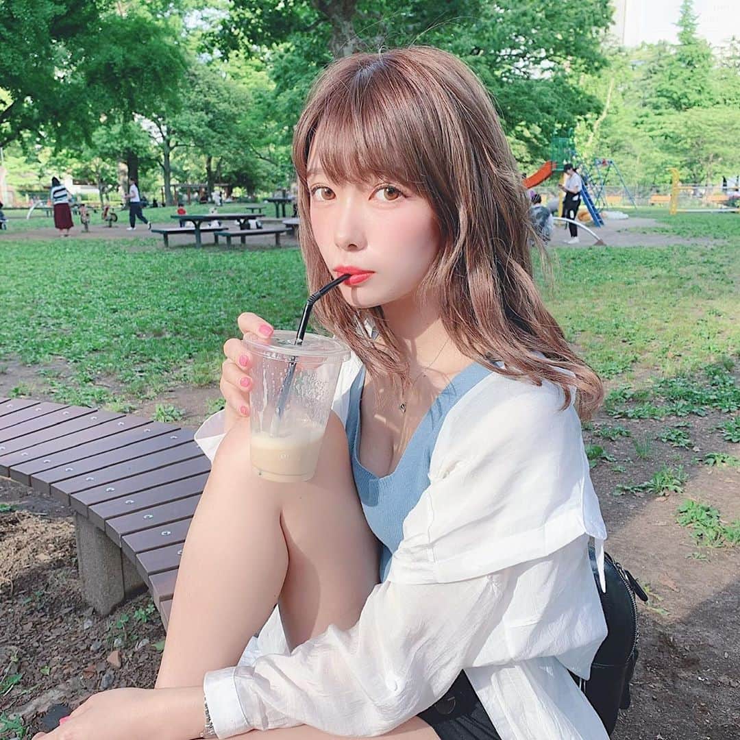 のインスタグラム：「ちょっとロングが恋しい。❤︎ . だいぶ髪伸びてきたけどやっぱまだエクステ時代には追いつかない…！けどここまで伸ばす前にきっと切ってしまいそう😕笑 . みんなは長いのと短いのどっちが好き〜？ . . #引っ張り出した写真すまぬぅ」