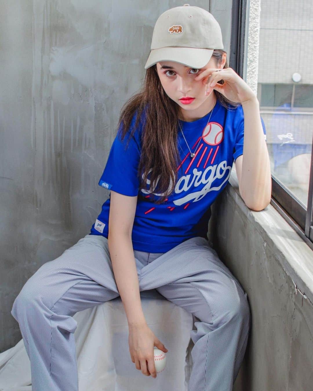 DARGO T-shirt &Sign Artさんのインスタグラム写真 - (DARGO T-shirt &Sign ArtInstagram)「DARGO 2019 Spring & Summer "THE EXHIBITION OF LOCALISM" See You Later! 🇺🇸⚾️ ------------------------ 【DARGO】 "Dodgers" Logo T-shirt color：ROYAL BLUE size：XS, S, M, L, XL, XXL Hand Printed in Kumamoto, Japan. 6.2onz Heayv Weight. 100% COTTON & PRE-SHRUNK FIT. 水性ラバーインク3版構成 171cm / SMALL着用 ------------------------- DARGO Hand Screen Printed T-shirt Printed in Kumamoto, Japan. ------------------------- #dargojapan #dargo2019ss #kumamoto #vintagestyle  #california #californiastyle #熊本 #熊本市 #熊本tシャツ #アメカジ #tシャツ #メジャーリーグ」8月27日 20時30分 - dargo_japan