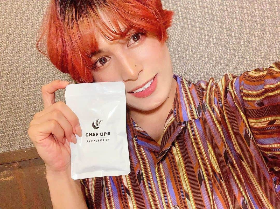 斉藤平七（へえ）のインスタグラム：「最近髪の毛に良いって聞いて #スカルプサプリ ゲッチュ🌴✨ ブリーチ何回もして不安やから今のうちから対策対策っ笑笑  #ノコギリヤシサプリ #名前がまずカッコいい #オネエでも頭皮はメンズ #育毛剤ナンバー1 #pic」