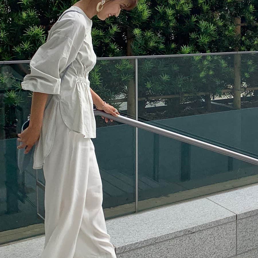 Hiromi Ｍaedaさんのインスタグラム写真 - (Hiromi ＭaedaInstagram)「@normbyhiron AW 第一弾が届き、早速GLAYを🐘♡ ・ ・ こちらは8/29(thu)~販売です✔︎✨ ・ ・ ・ tops #normbyhiron pants #fredsegal accessory #seadsmara  bag #myclozette shoes #zara」8月27日 20時35分 - hiron953