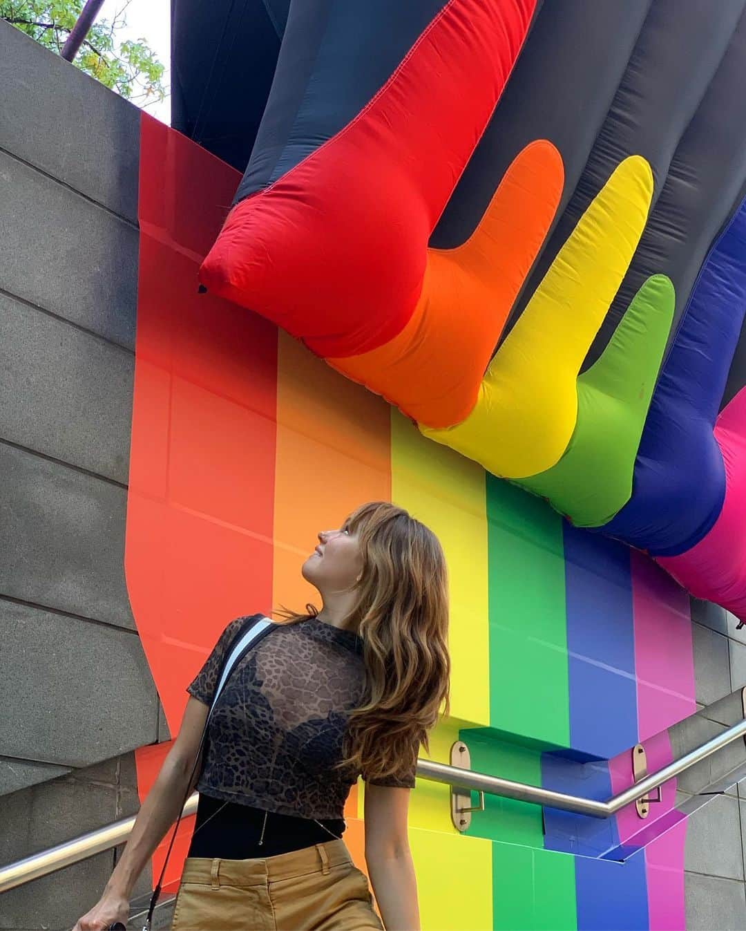 デビー・ライアンさんのインスタグラム写真 - (デビー・ライアンInstagram)「went hunting for these pride stairs in Manchester 🎨✨ I’m obsessed with them and the cute couples that helped navigate me and when we all took photos of each other 🌈」8月27日 20時42分 - debbyryan