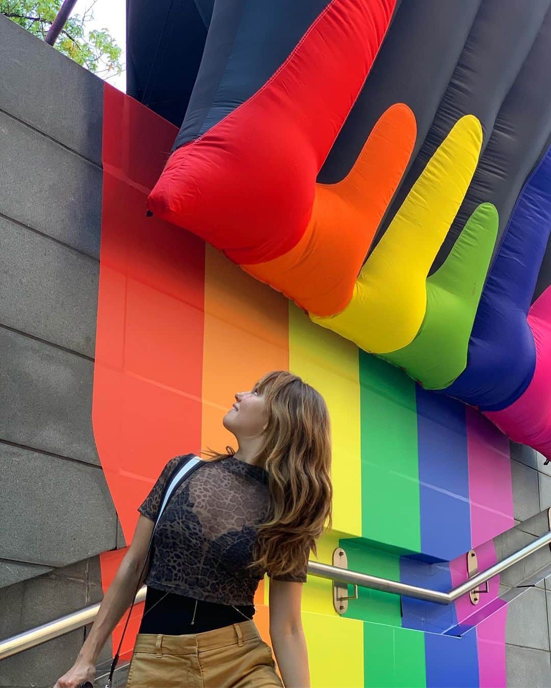 デビー・ライアンのインスタグラム：「went hunting for these pride stairs in Manchester 🎨✨ I’m obsessed with them and the cute couples that helped navigate me and when we all took photos of each other 🌈」