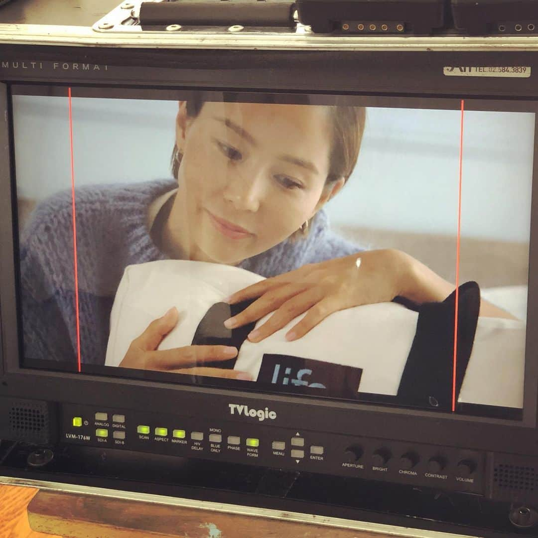 キム・ナヨンさんのインスタグラム写真 - (キム・ナヨンInstagram)「새벽부터 하얗게 불태웠다. 🔥 윤리적인 방법으로 만드는 착한 구스다운 이불, '라이프 구스'와 2019년 하반기를 함께 합니다. 🦆🎉🎊 더 감사하며 열심히 살께요 🙏🏿」8月27日 20時48分 - nayoungkeem