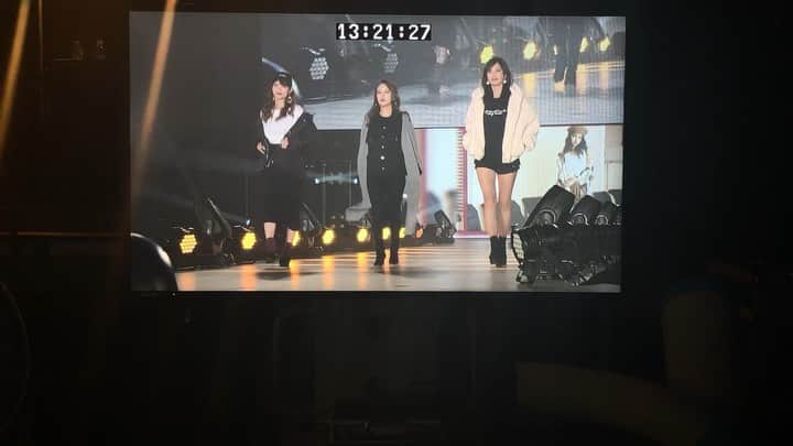 のインスタグラム：「関西コレクション👗🐾 ・ モデルではなくレースクイーンとして 活動している私を こんなに大きなショーに出演させて頂けて 感謝の気持ちでいっぱいです😿✨ ・ 久しぶりに関西に帰れたのも嬉しかった💓 ・ #関西コレクション #関コレ #京セラドーム #ファッションショー #ファッション #ショー #ランウェイ #ステージ #ウォーキング #ANAP #ブランド #秋冬 #レースクイーン #ラウンドガール #モデル #ダイエット #トレーニング #筋トレ #ファスティング」