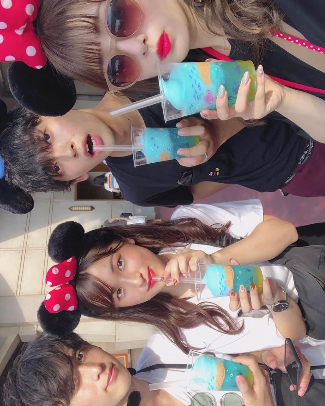 渡邊菜々さんのインスタグラム写真 - (渡邊菜々Instagram)「・ 💙🍍💙🍍🐭 ・  #disneysea #disney  #ミキミニ#ディズニーコーデ  #ディズニーシー#ディズニー#︎☺︎ #なのかじ#れおなな#じじばば #渡邊菜々#わたなな#🌻」8月27日 20時57分 - watanana1225