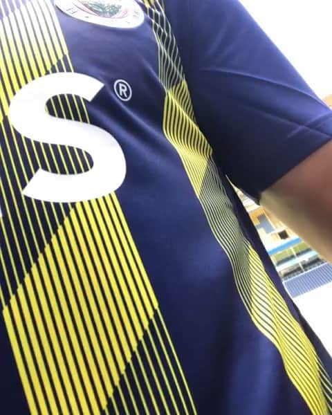 アディル・ラミのインスタグラム：「#YasaFenerbahce #newchallenge #newfamily @fenerbahce #istanbul 🇹🇷 ⚽️🙏 I’m hangry ⚽️, I’m ready 💪🏽 & I’m happy 😊 ...」
