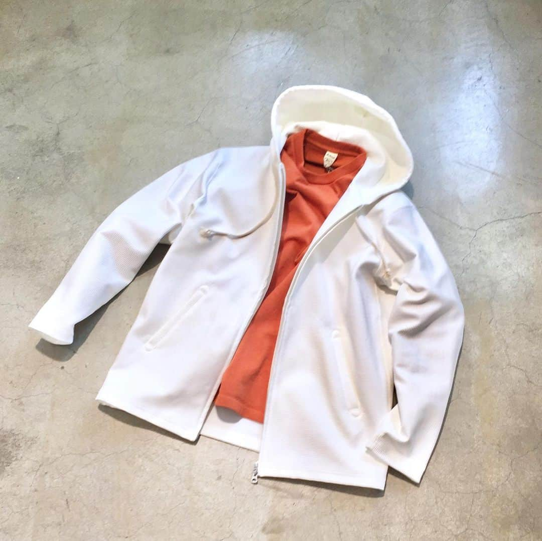 Jackmanさんのインスタグラム写真 - (JackmanInstagram)「F/W 2019「NEW ARRIVAL」﻿﻿﻿﻿﻿﻿﻿ ﻿﻿﻿ "SOLID RIPPLE SWEAT PARKA"﻿﻿﻿﻿﻿﻿ ﻿﻿﻿ ﻿ White / ￥18,000＋Tax﻿﻿ ﻿﻿﻿ ﻿ #jackman_official #factorybrand #madeinjapan #madeinfukui #japanesefabric #jm7961 #100cotton」8月27日 21時16分 - jackman_official