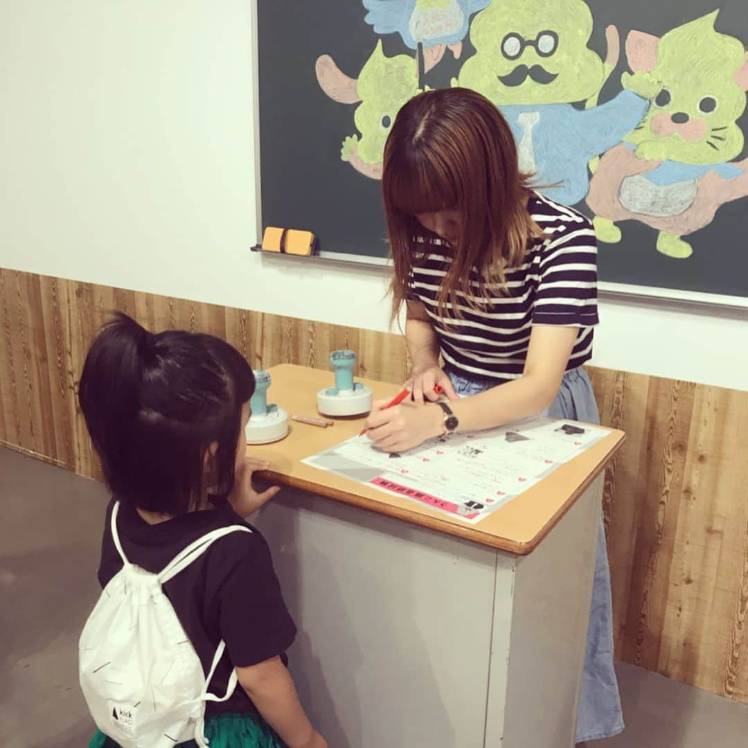 竹村真奈さんのインスタグラム写真 - (竹村真奈Instagram)「ストレンジャーシングス のPOPUP STOREからのうんこ展。おとなとこどもの用事が同じ日に同じ場所でそれぞれ満喫できてありがたい。 . #strangerthings #うんこ展」8月27日 21時17分 - takemana