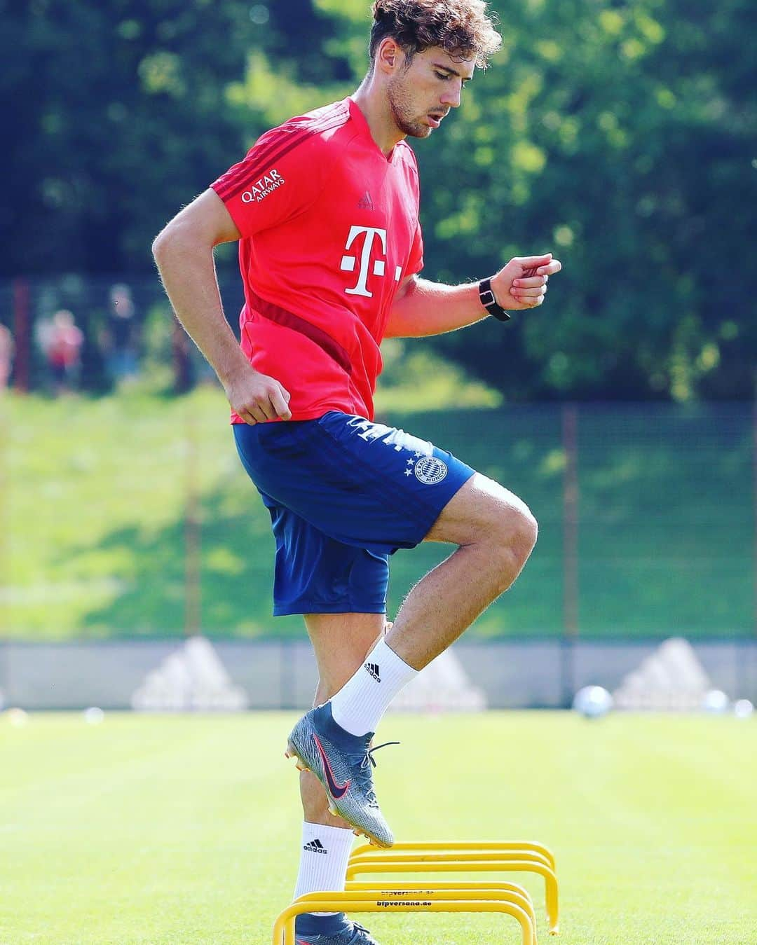 レオン・ゴレツカさんのインスタグラム写真 - (レオン・ゴレツカInstagram)「step by step ⚽️😍🔙🔛🔝🔜 @fcbayern」8月27日 21時27分 - leon_goretzka