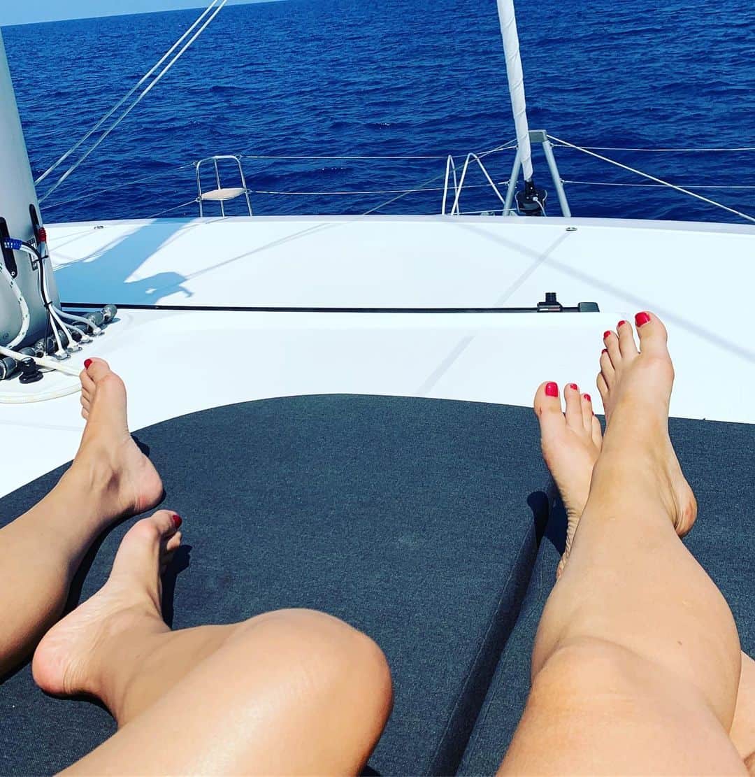 ケイト・ウォルシュさんのインスタグラム写真 - (ケイト・ウォルシュInstagram)「Office...#girlstrip @sailuxe_boat @spartivento_yachts 🇮🇹 photocred @sarahlink_ #alsoimajackassdorsaying’office’😍」8月27日 21時32分 - katewalsh